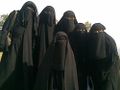 Musulmanas vistiendo una forma de hiyab que mucha gente encuentra objetable