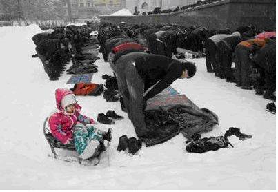 File:Praying-in-snow.jpg