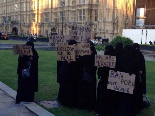 File:Hijab-protest-uk.jpg