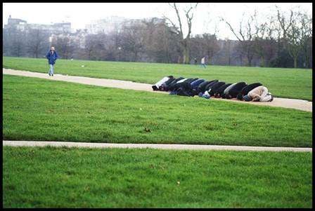 File:Praying-at-the-park.jpg