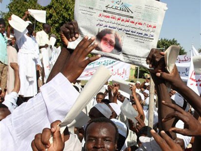 File:Sudanprotesters.jpg