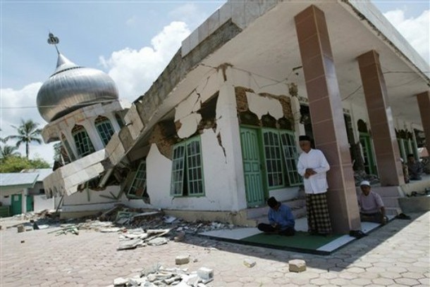File:Mosque-indo-destroyed.jpg